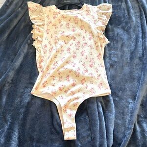 Light yellow floral body suit, Size L
